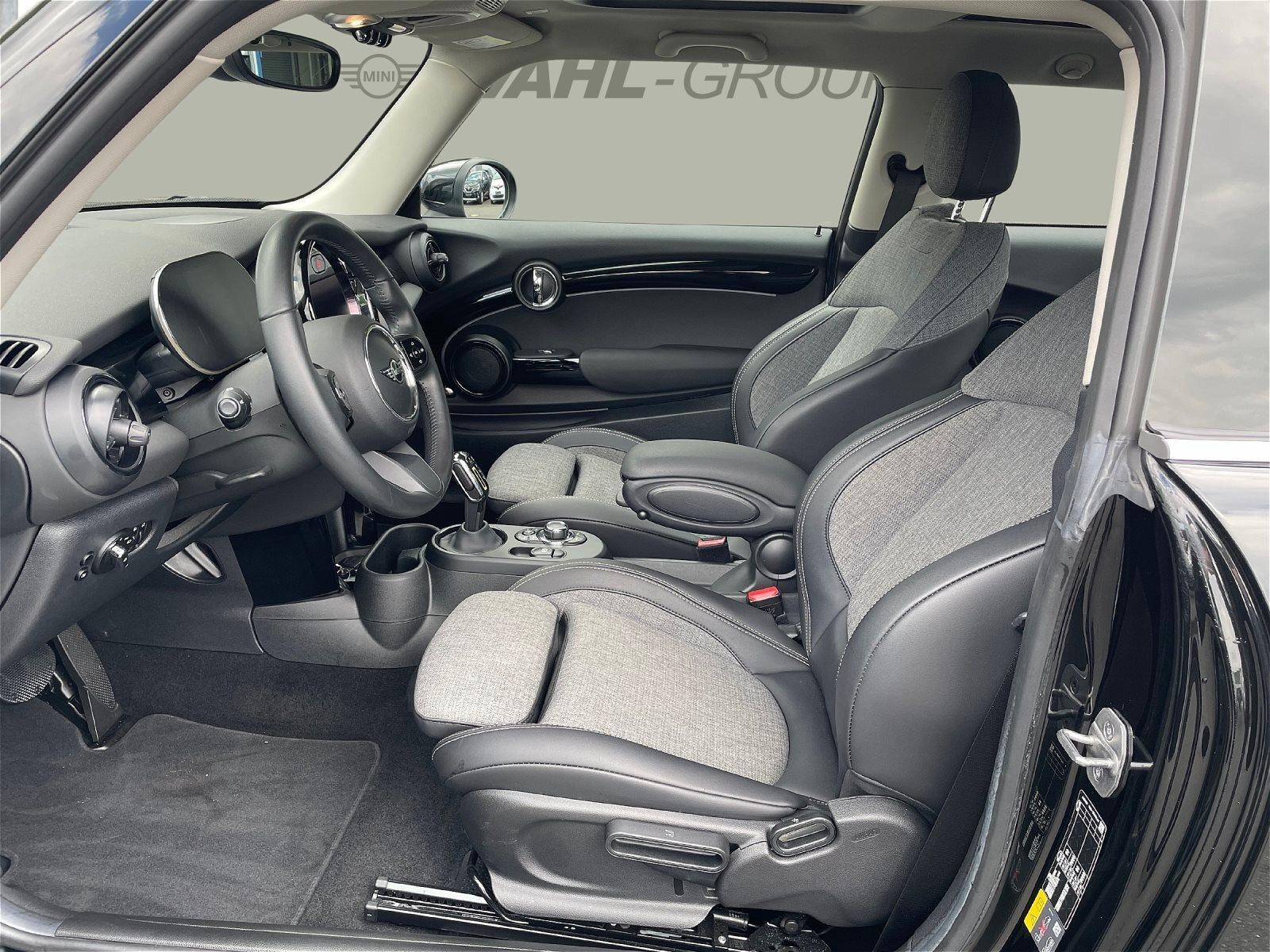 MINI Cooper SE SE CLASSIC TRIM LED NAVI PANO SHZ ALU 17