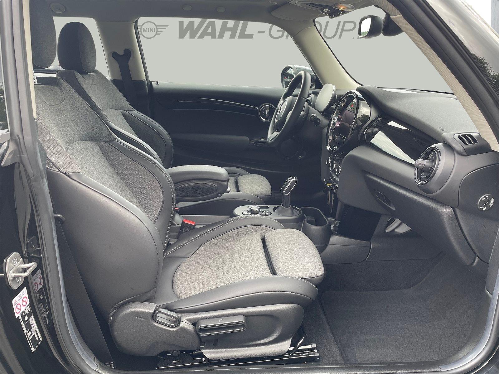 MINI Cooper SE SE CLASSIC TRIM LED NAVI PANO SHZ ALU 17