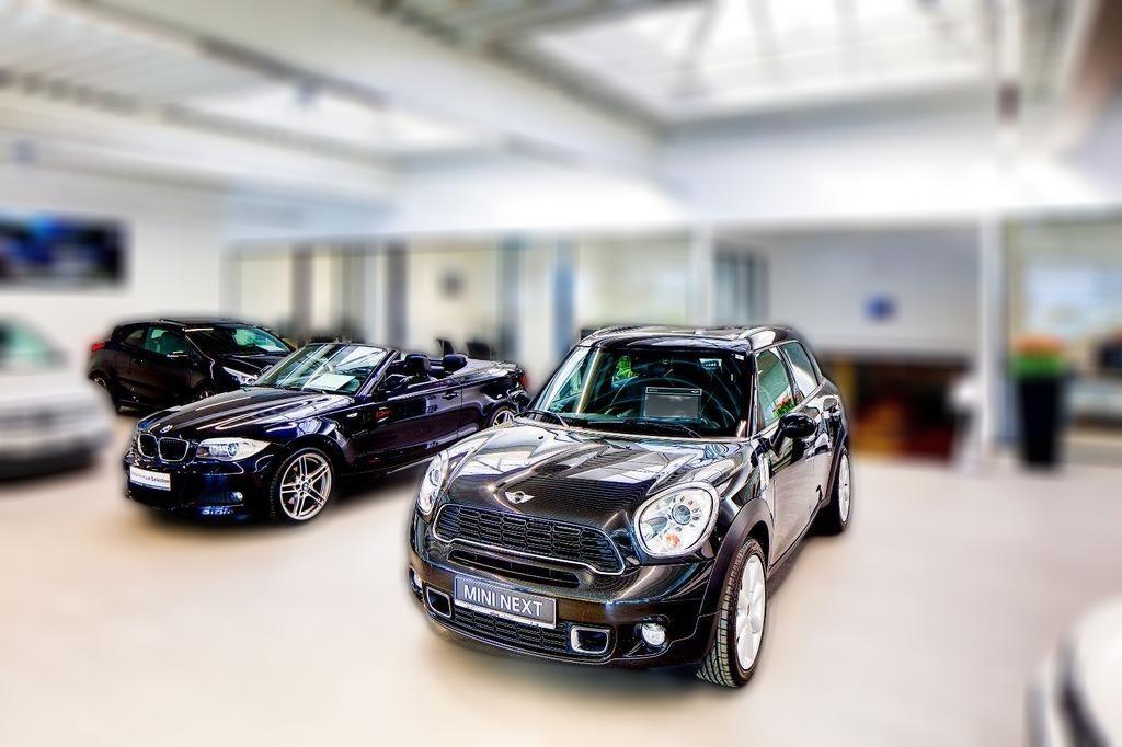 MINI Cooper SE SE CLASSIC TRIM LED NAVI PANO SHZ ALU 17