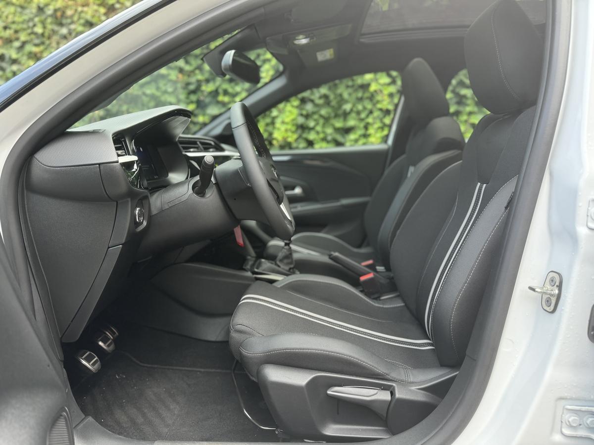Opel Corsa F 1.2 Turbo GS Line /LED/PANO/ KAMERA/SHZ/ACC/TEMPOMAT
