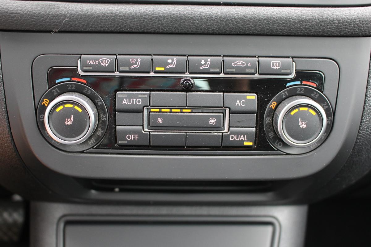 Volkswagen Golf Plus Golf VI Plus 2.0 TDI Highline *Xenon*Navi*SHZ*