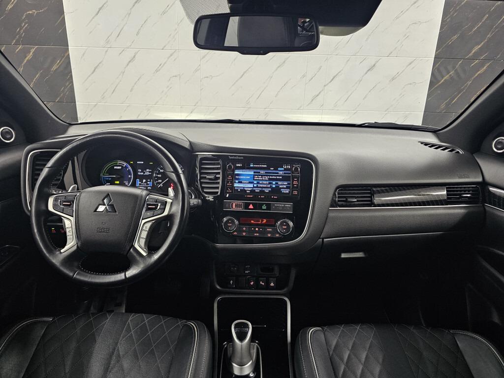 Mitsubishi Outlander top 4WD+Leder+AHK+Bi-LED+Temp+Sound