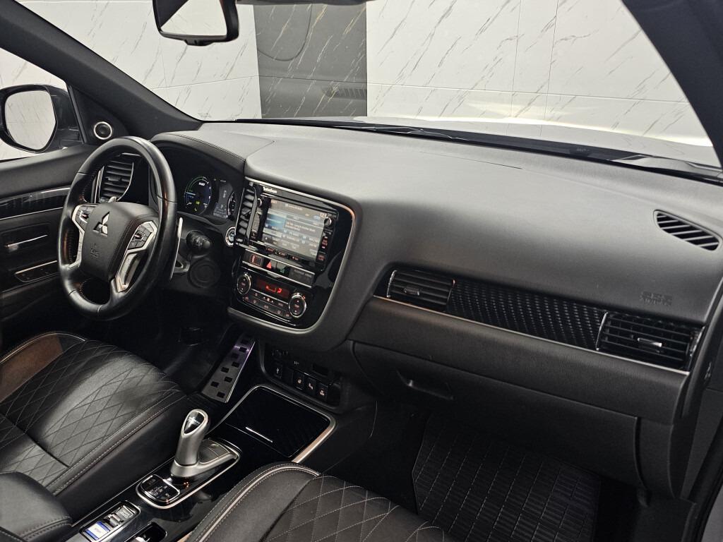 Mitsubishi Outlander top 4WD+Leder+AHK+Bi-LED+Temp+Sound