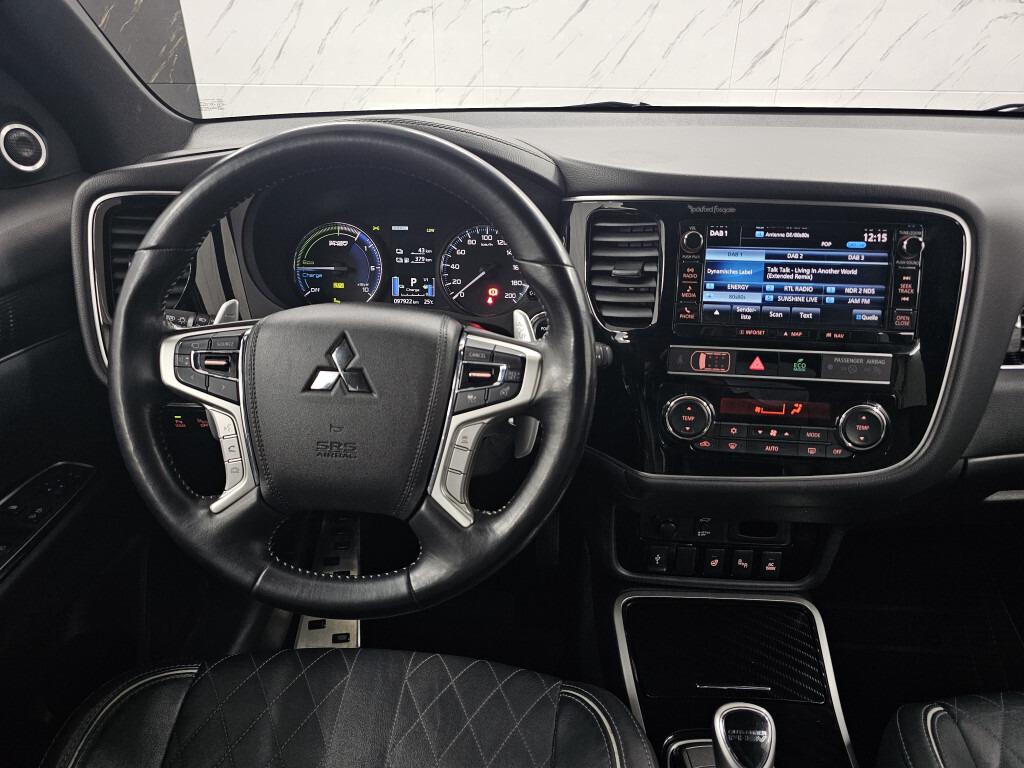 Mitsubishi Outlander top 4WD+Leder+AHK+Bi-LED+Temp+Sound