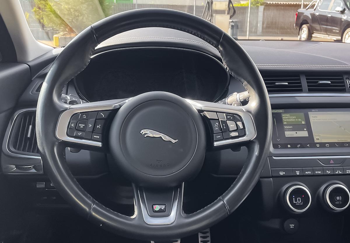 Jaguar E-Pace D240 R-Dynamic PANO SHZ NAVI RFK LED MERIDIAN