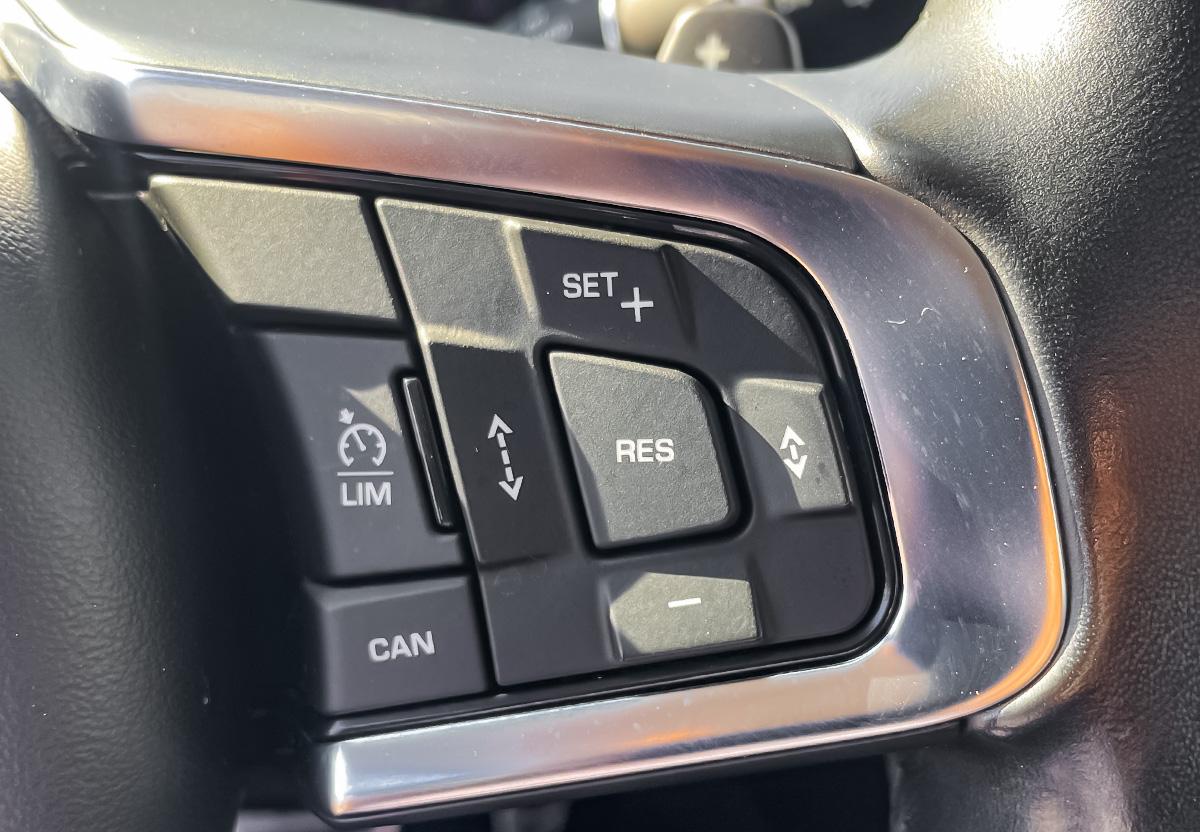 Jaguar E-Pace D240 R-Dynamic PANO SHZ NAVI RFK LED MERIDIAN