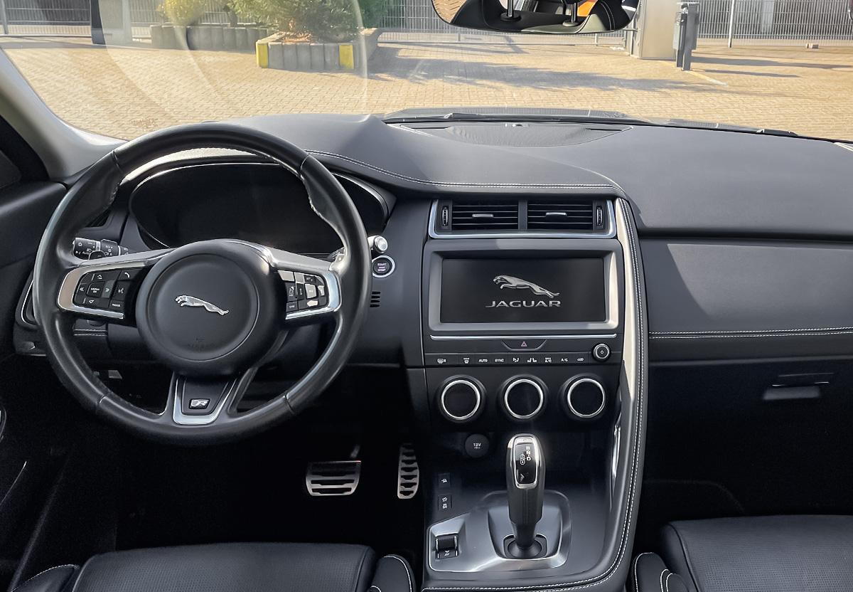 Jaguar E-Pace D240 R-Dynamic PANO SHZ NAVI RFK LED MERIDIAN