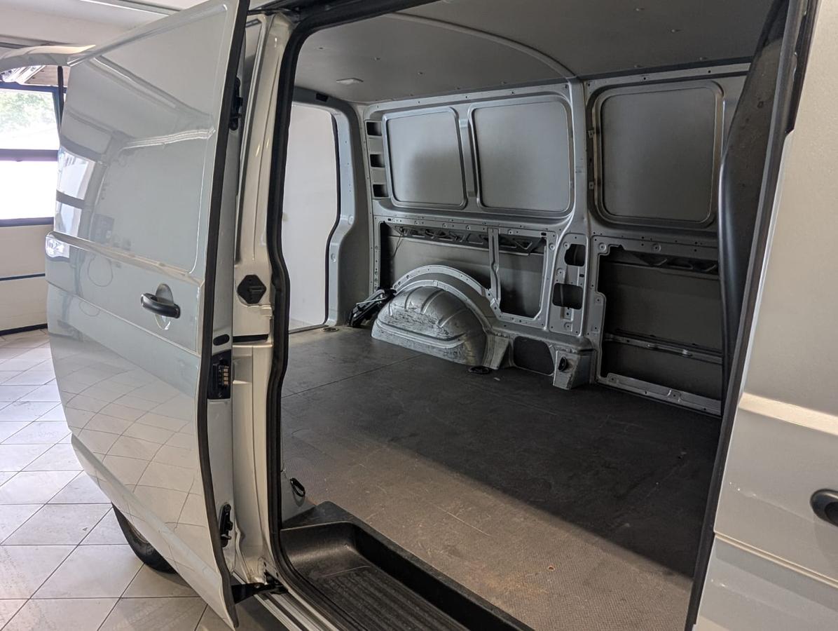 Volkswagen T6 Transporter T6.1 lang NAVI PDC SHZ APP 1.Hand