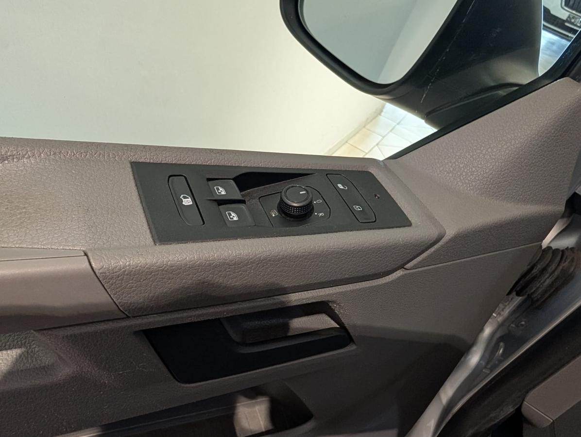 Volkswagen T6 Transporter T6.1 lang NAVI PDC SHZ APP 1.Hand