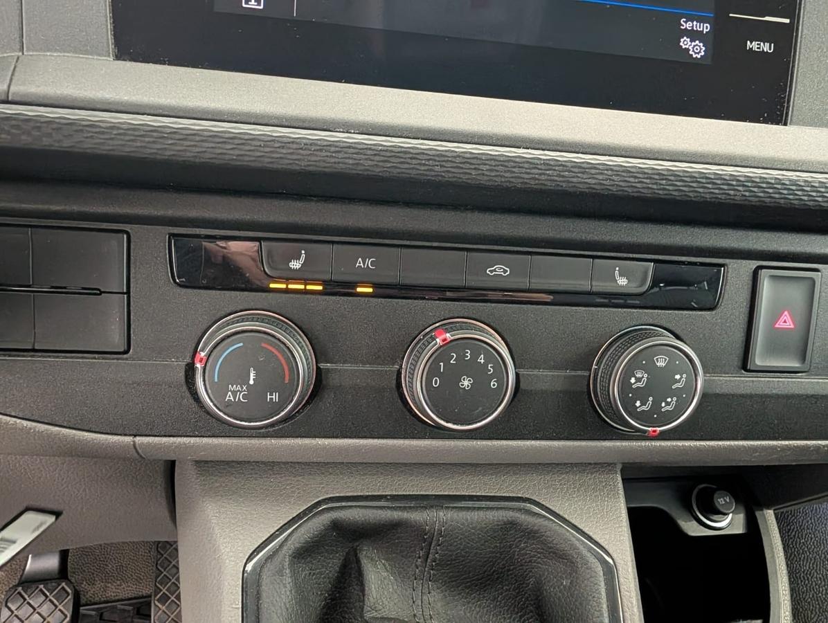 Volkswagen T6 Transporter T6.1 lang NAVI PDC SHZ APP 1.Hand