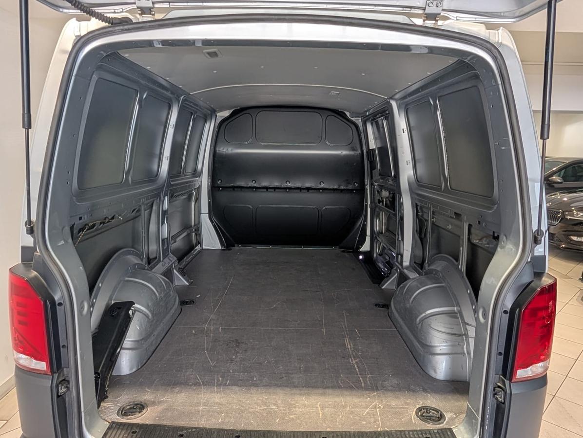 Volkswagen T6 Transporter T6.1 lang NAVI PDC SHZ APP 1.Hand
