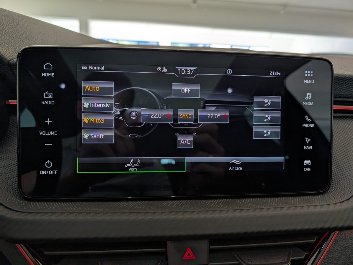 Skoda Scala Monte Carlo AHK NAVI PANO 5J.Garantie 