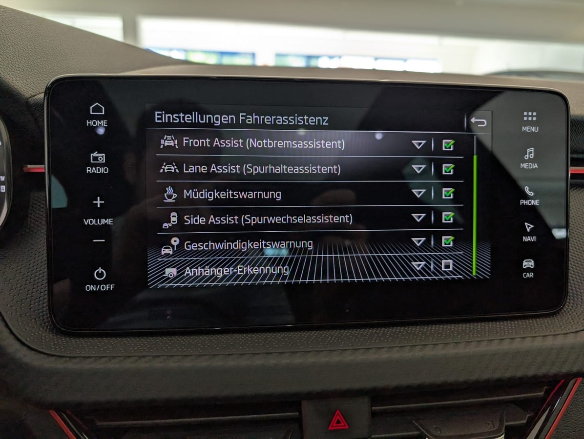 Skoda Scala Monte Carlo AHK NAVI PANO 5J.Garantie 