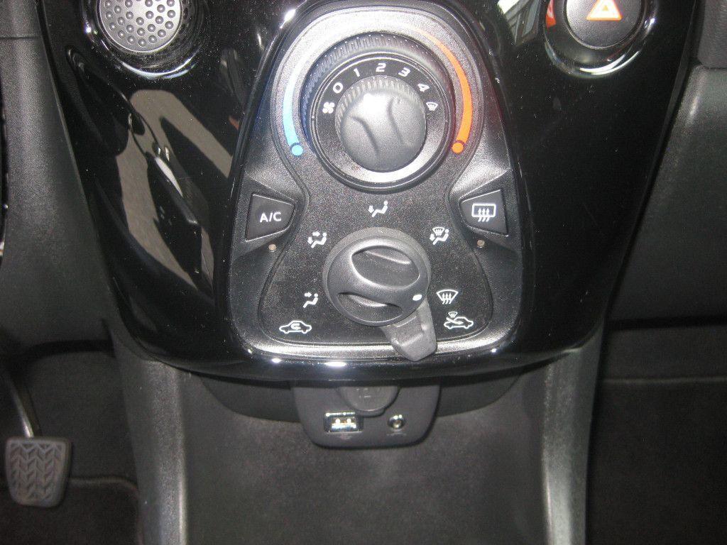 Peugeot 108 Top Style 5T 70