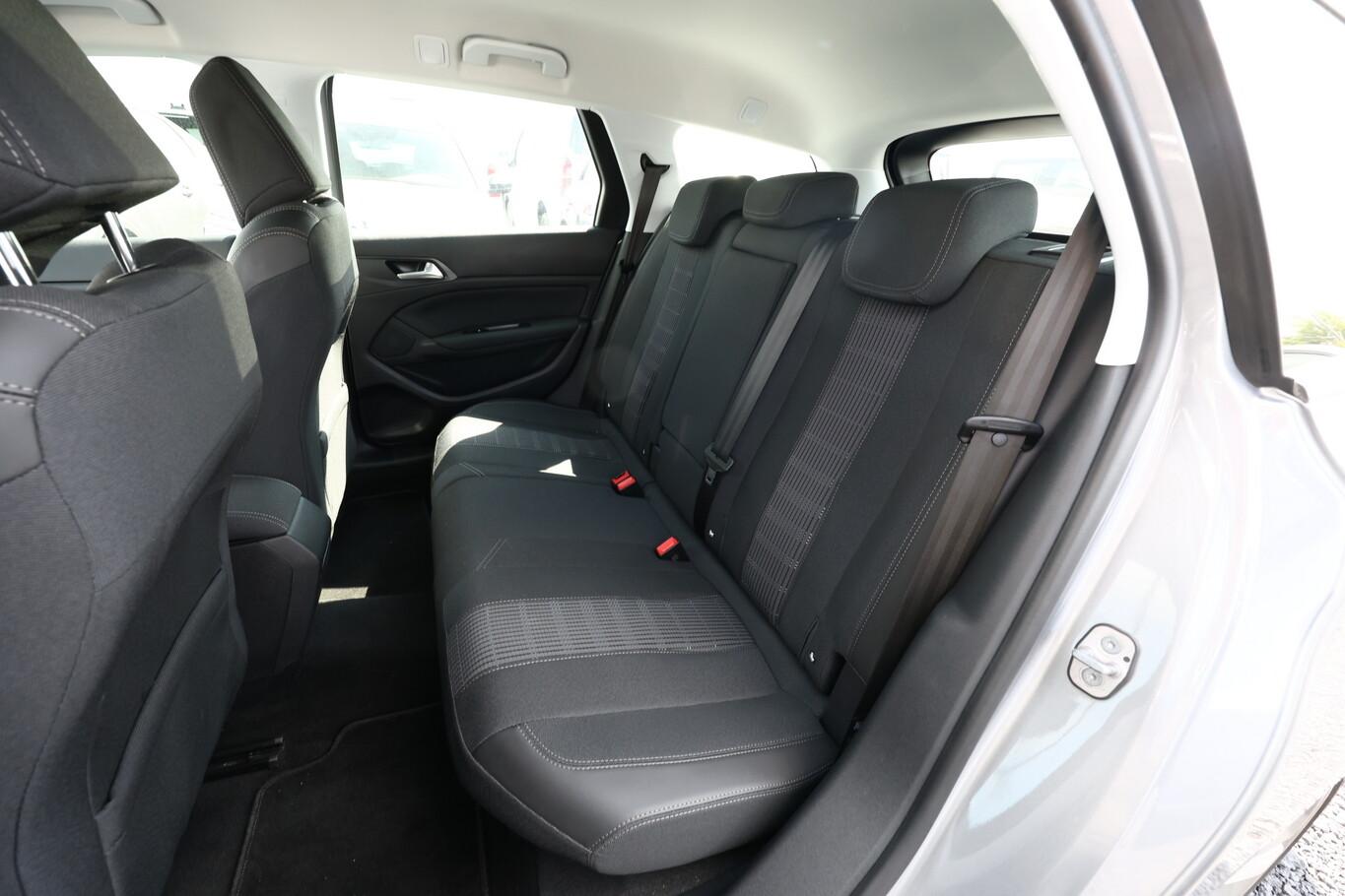 Peugeot 308 SW 1.2 PureTech 130 Allure Nav SHZ PDC KeyL