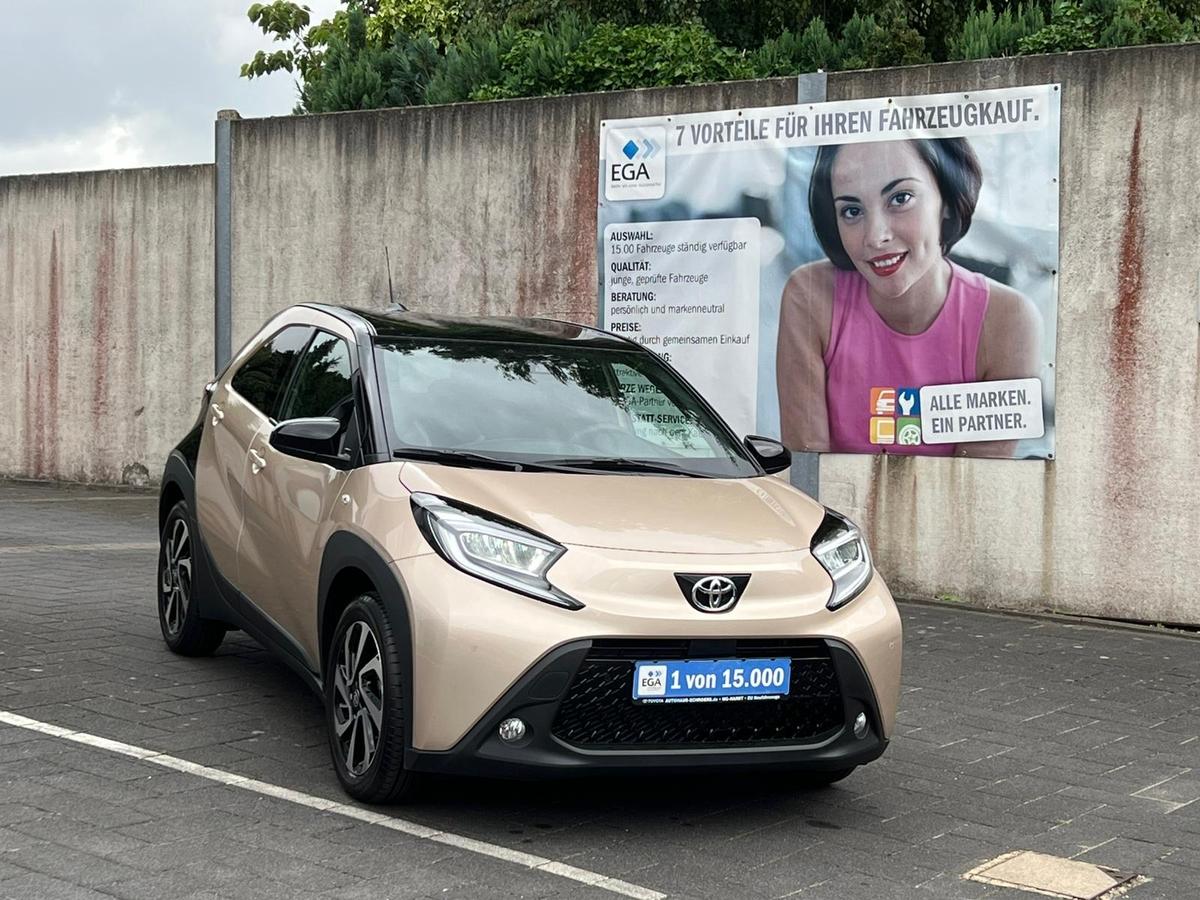 Toyota Aygo X 1.0 Automatik - R.Kam + PDC v+h - Sitzhzg - Navi - 