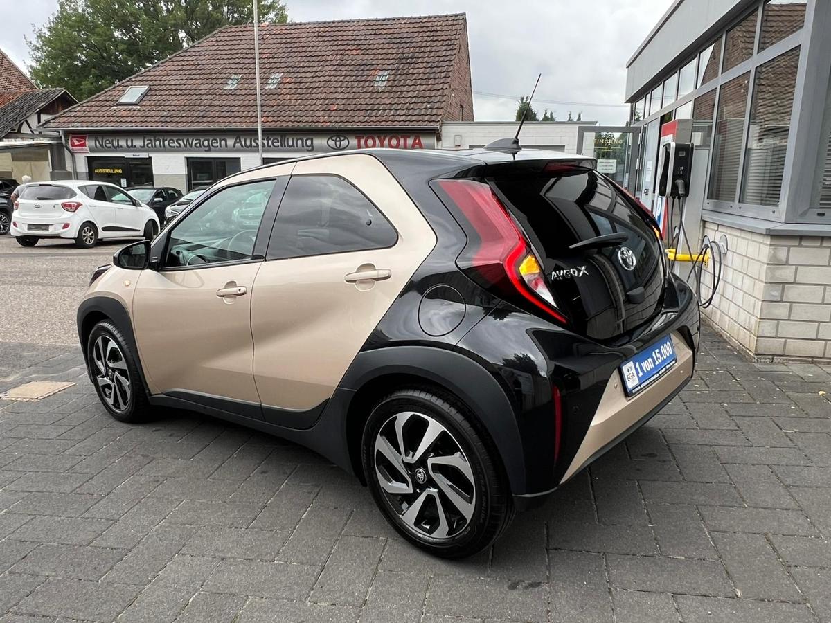 Toyota Aygo X 1.0 Automatik - R.Kam + PDC v+h - Sitzhzg - Navi - 