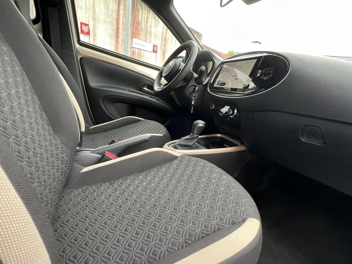Toyota Aygo X 1.0 Automatik - R.Kam + PDC v+h - Sitzhzg - Navi - 