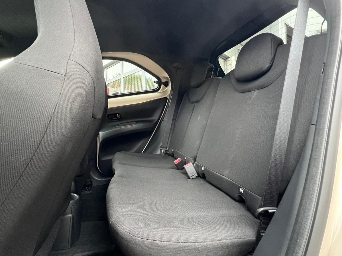Toyota Aygo X 1.0 Automatik - R.Kam + PDC v+h - Sitzhzg - Navi - 