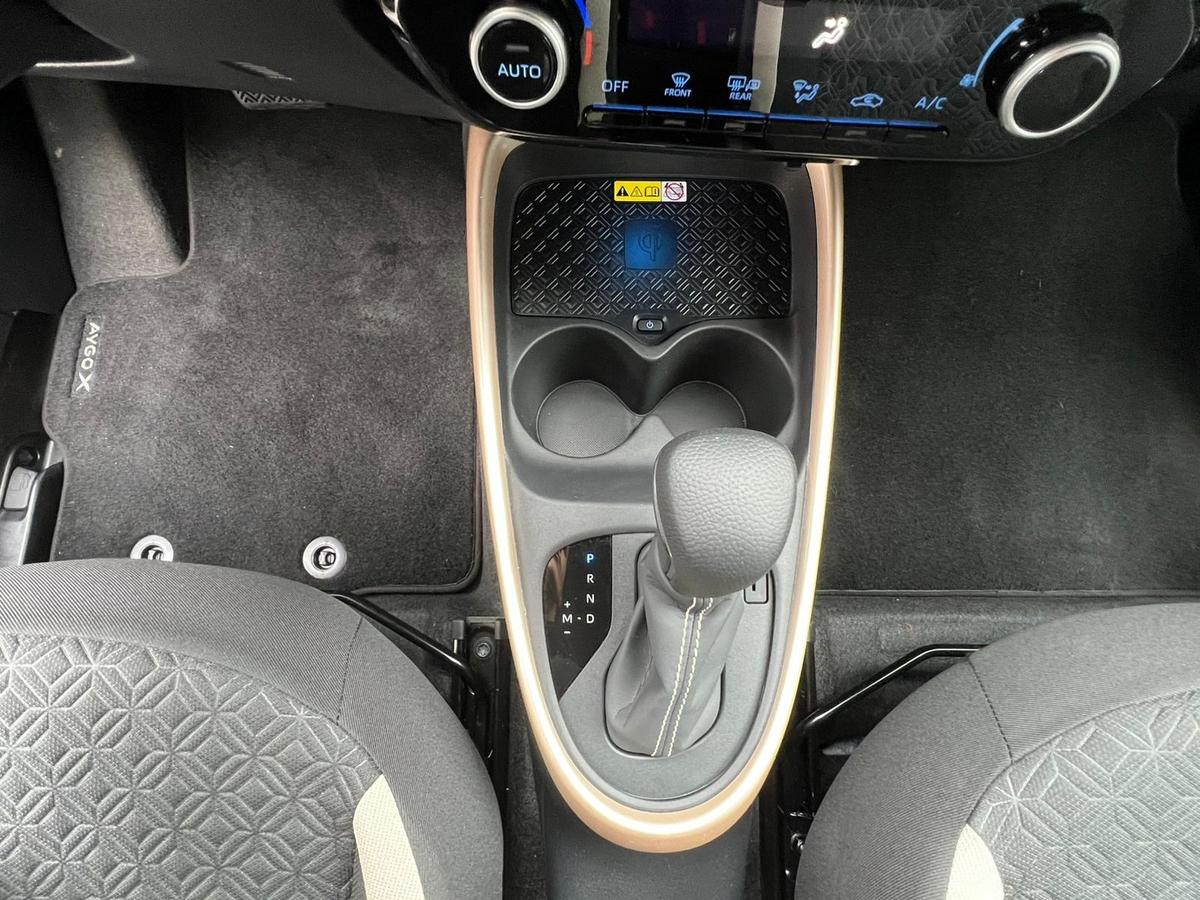 Toyota Aygo X 1.0 Automatik - R.Kam + PDC v+h - Sitzhzg - Navi - 