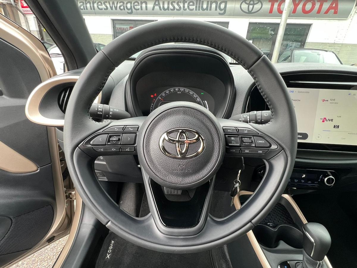 Toyota Aygo X 1.0 Automatik - R.Kam + PDC v+h - Sitzhzg - Navi - 