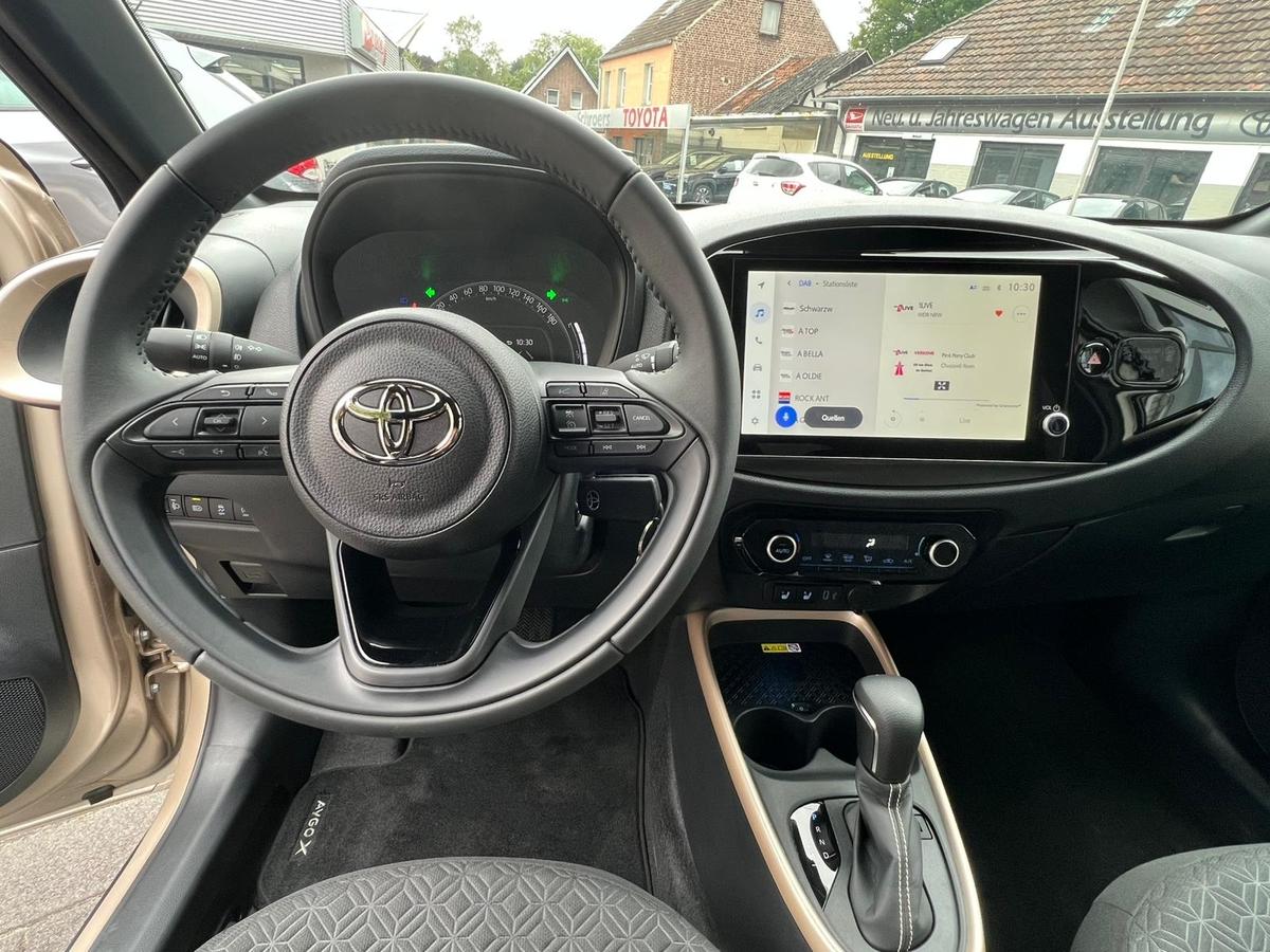 Toyota Aygo X 1.0 Automatik - R.Kam + PDC v+h - Sitzhzg - Navi - 