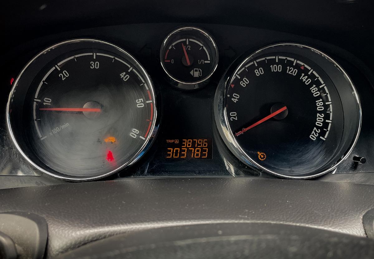 Opel Antara 2.2 CDTI Design Ed. 4x2 AHK SHZ 