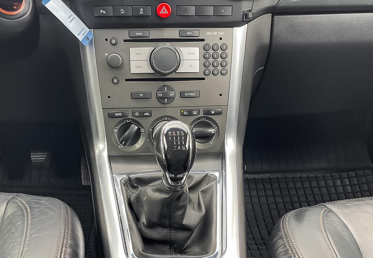 Opel Antara 2.2 CDTI Design Ed. 4x2 AHK SHZ 