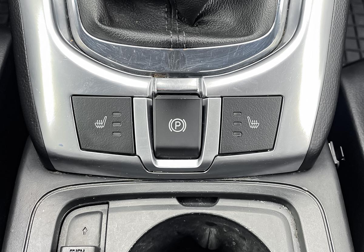 Opel Antara 2.2 CDTI Design Ed. 4x2 AHK SHZ 