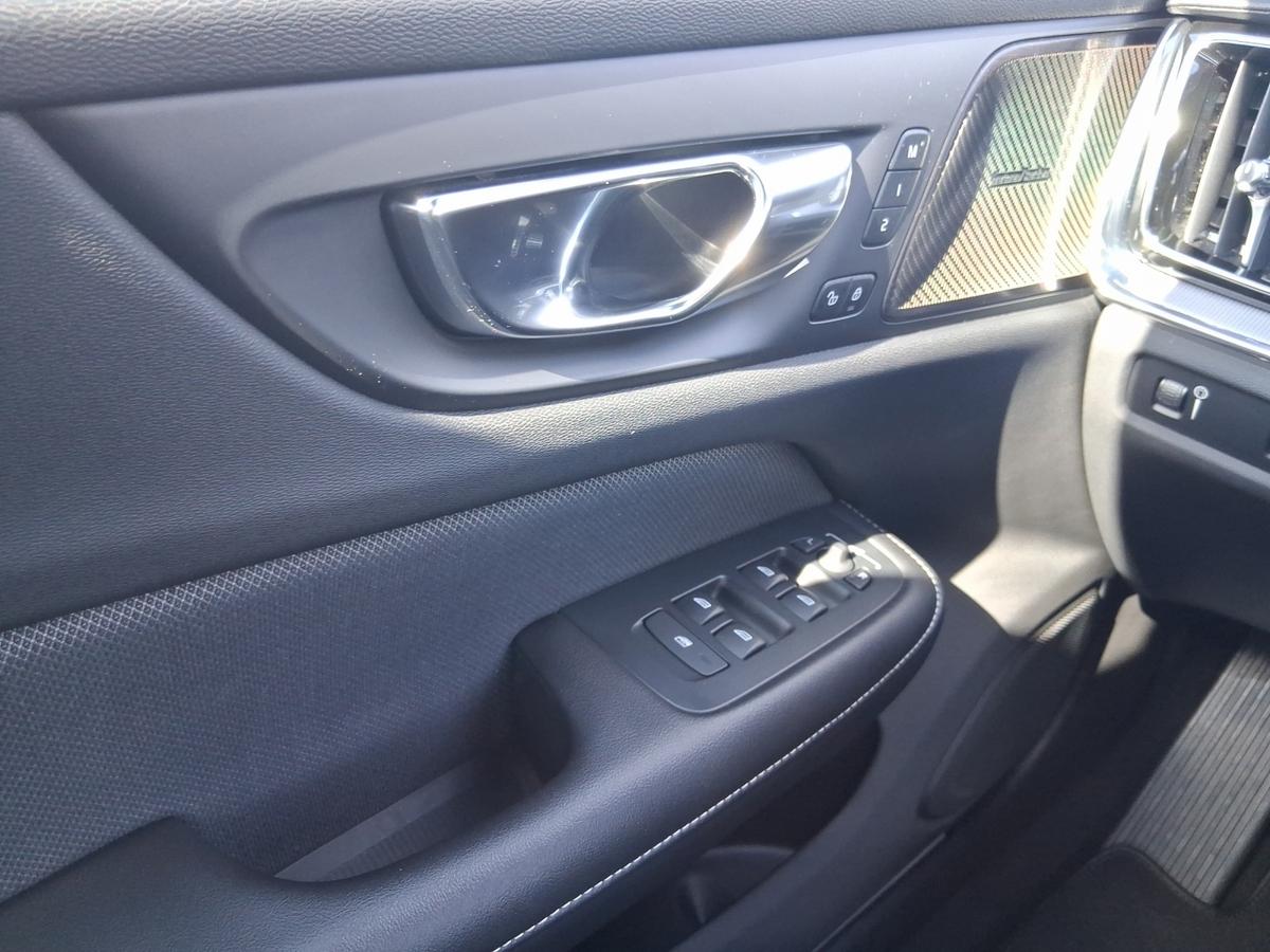 Volvo S60 R Design*PANORAMADACH*360°-CAM*HARMAN/KARDON