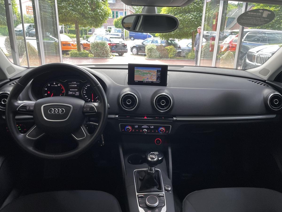 Audi A3 1.2 TFSI Attraction SHZ PDC Navi AHK