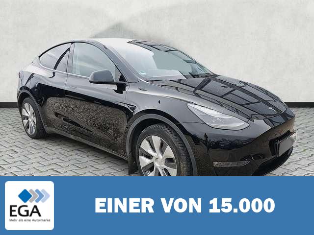Tesla Model Y Long Range AHK   slightly damaged car