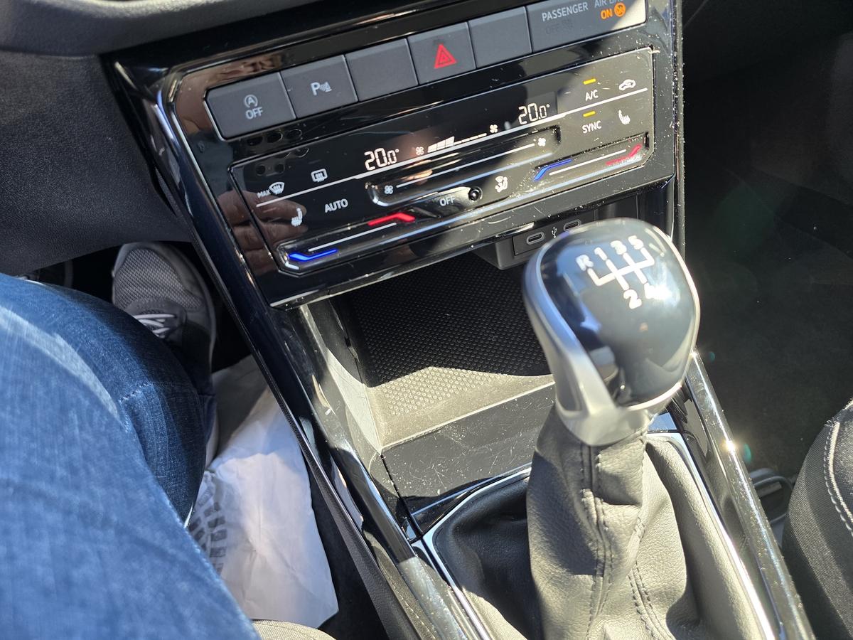 Volkswagen T-Cross 1.0 TSI Move #Alu #Klima #SHZ #DAB #Allwetterreifen