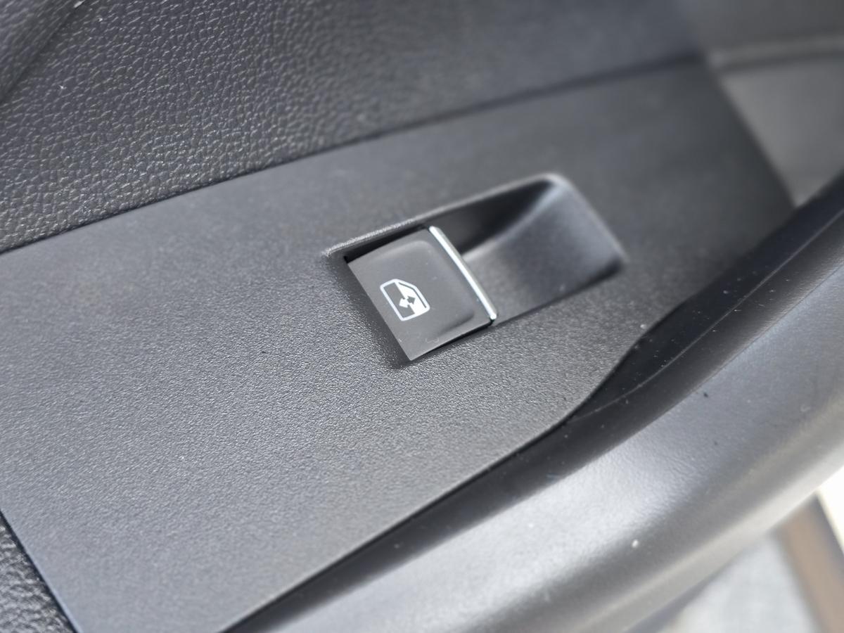 Volkswagen T-Cross 1.0 TSI Move #Alu #Klima #SHZ #DAB #Allwetterreifen