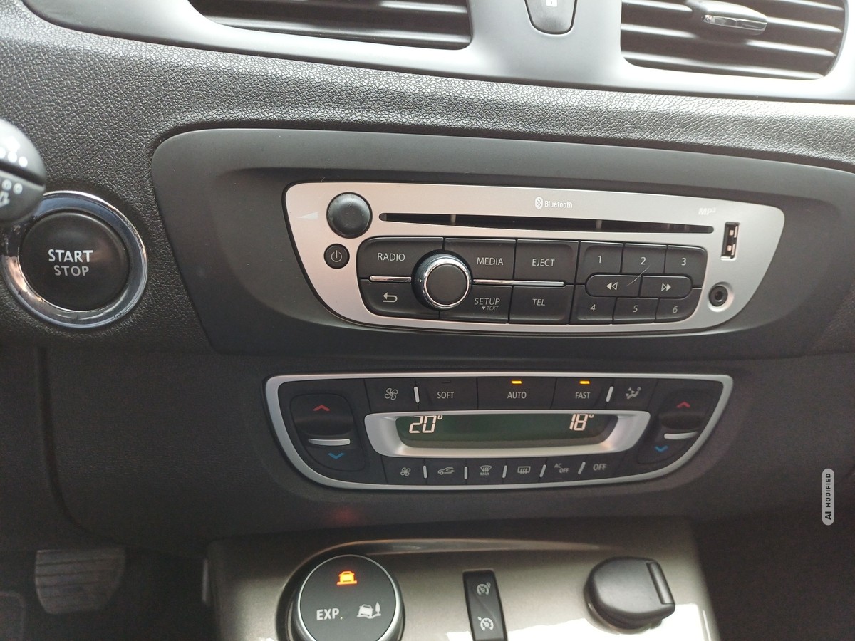 Renault Scenic 1.2 TCe 115 Xmod Paris ENERGY*NAVI*SITZHEIZUNG* 