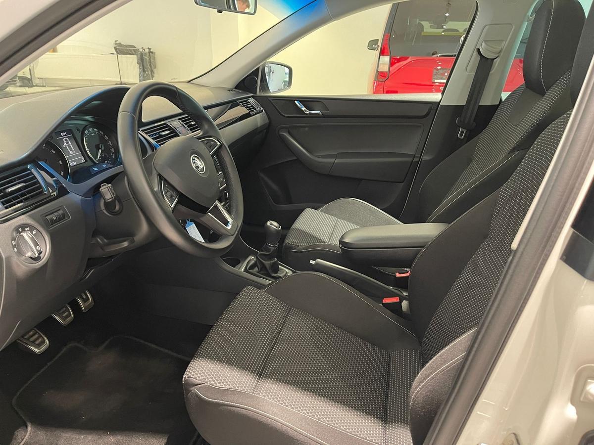 Skoda Rapid 1.2 Style PANO Navi PDC DAB SHZ