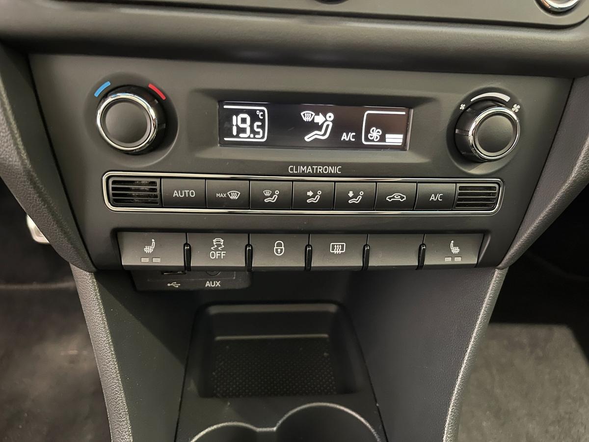 Skoda Rapid 1.2 Style PANO Navi PDC DAB SHZ
