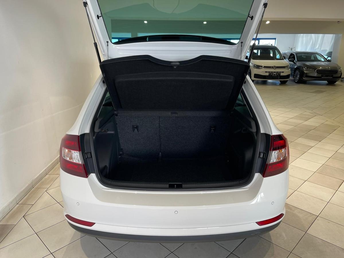 Skoda Rapid 1.2 Style PANO Navi PDC DAB SHZ