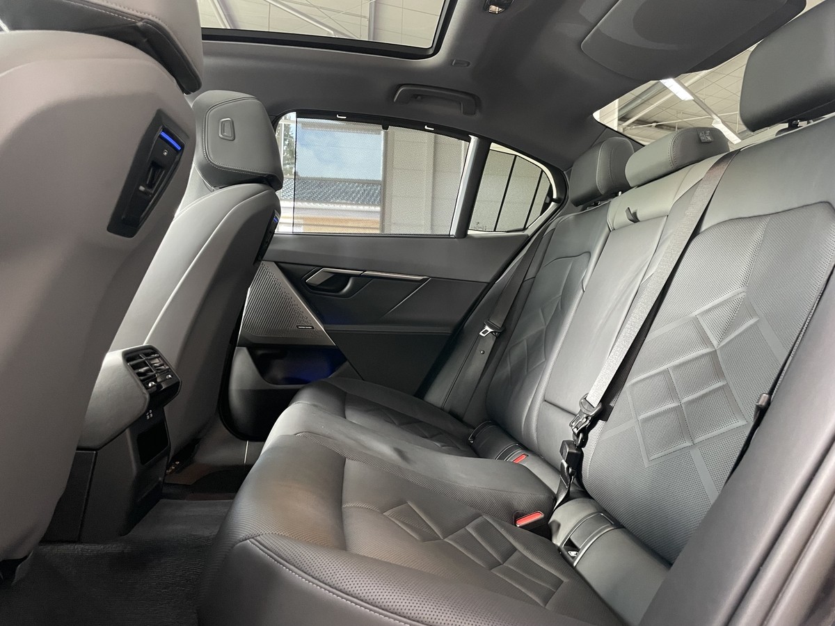 BMW 550 e xDrive LED Pano Live Cockpit Prof. ACC H&K