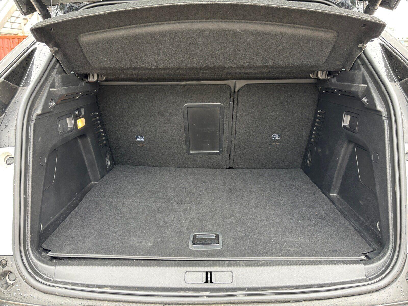 Peugeot 3008 GT ALLRAD PANO+AHK+RFK+MIRROR-SCREEN+NAVIBC