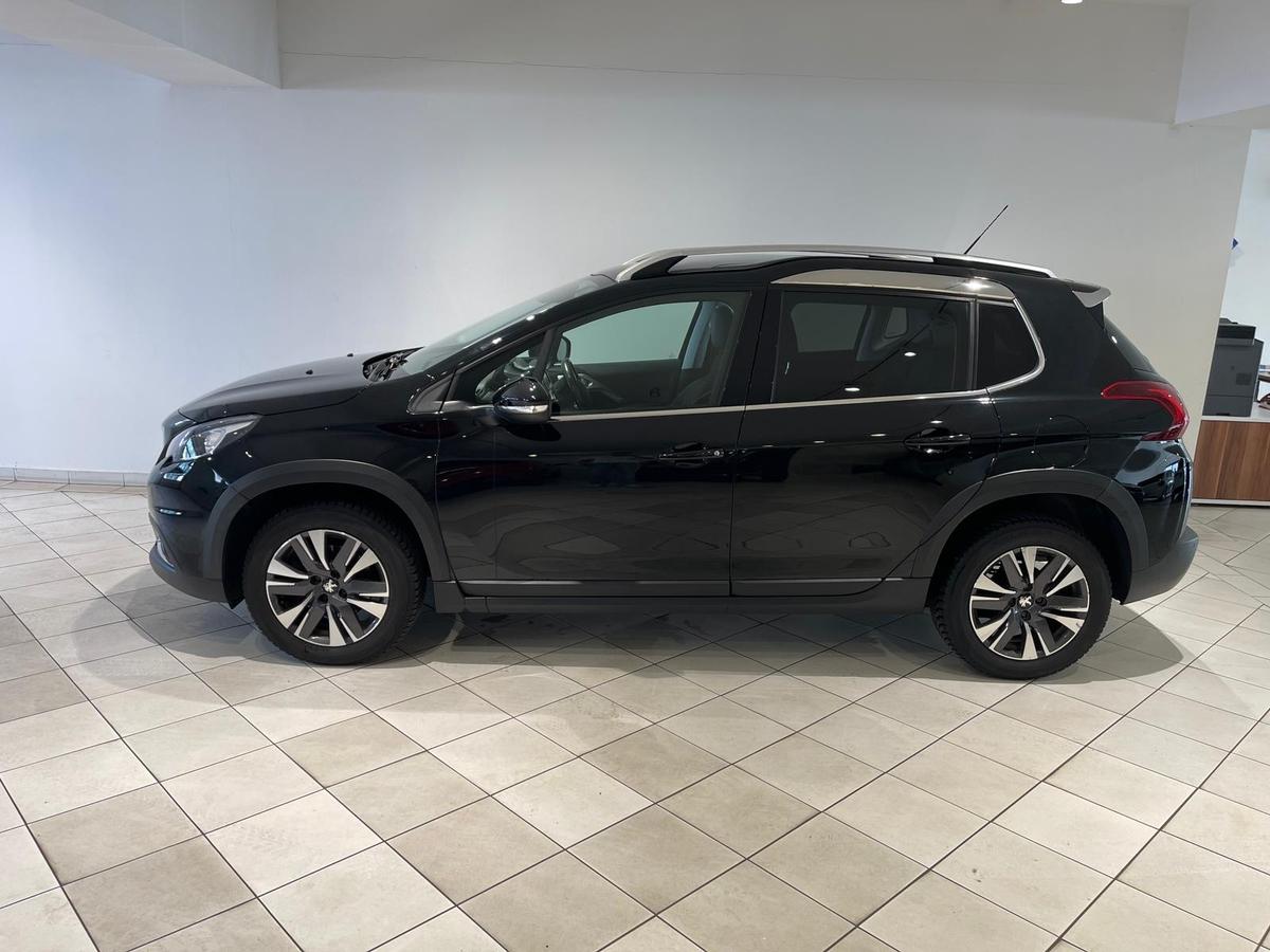 Peugeot 2008 Allure Navi SHZ PDC Panoramadach