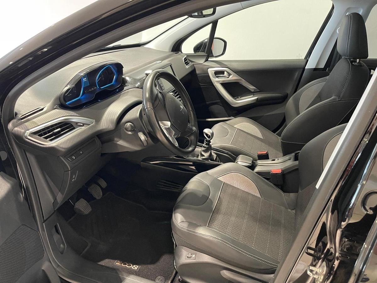 Peugeot 2008 Allure Navi SHZ PDC Panoramadach