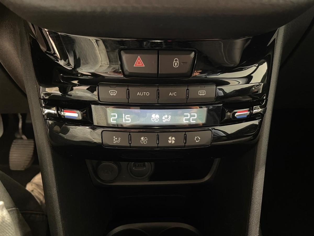 Peugeot 2008 Allure Navi SHZ PDC Panoramadach