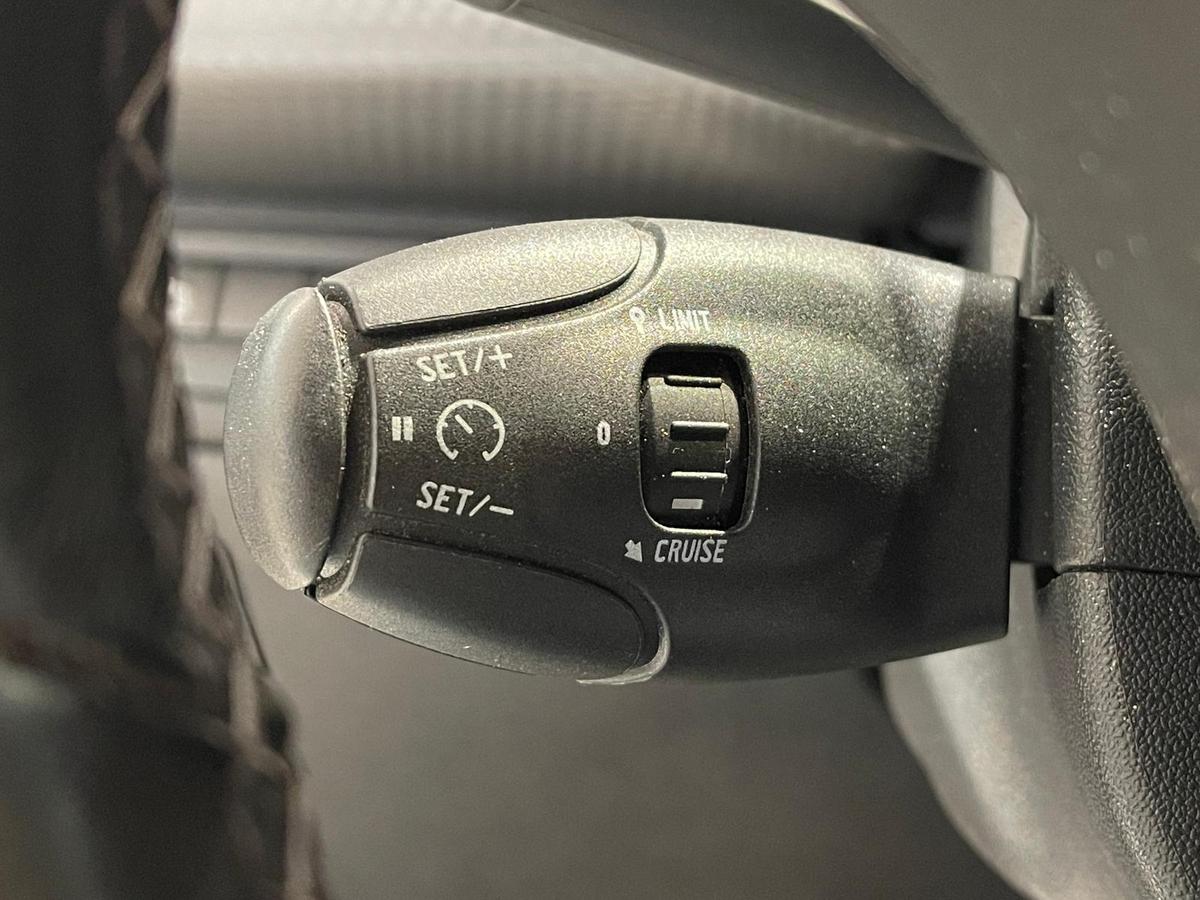 Peugeot 2008 Allure Navi SHZ PDC Panoramadach