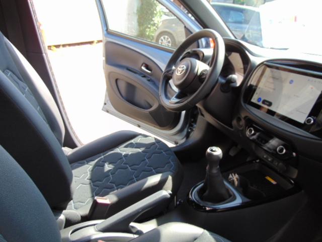 Toyota Aygo X 1.0 Automatik - R.Kam + PDC v+h - Sitzhzg - Navi - 