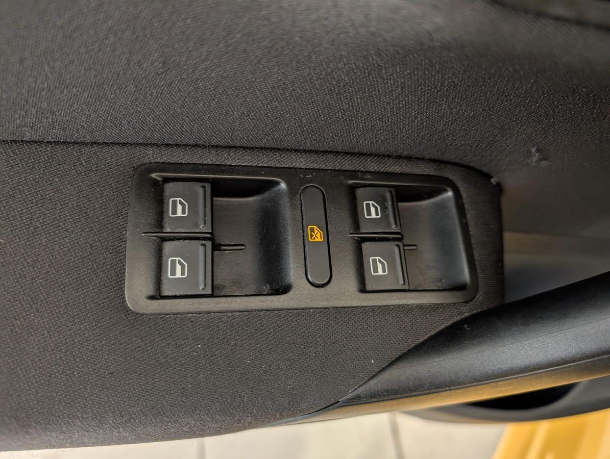 Volkswagen Polo 5türig Klimaautomatik SHZ PDC GRA