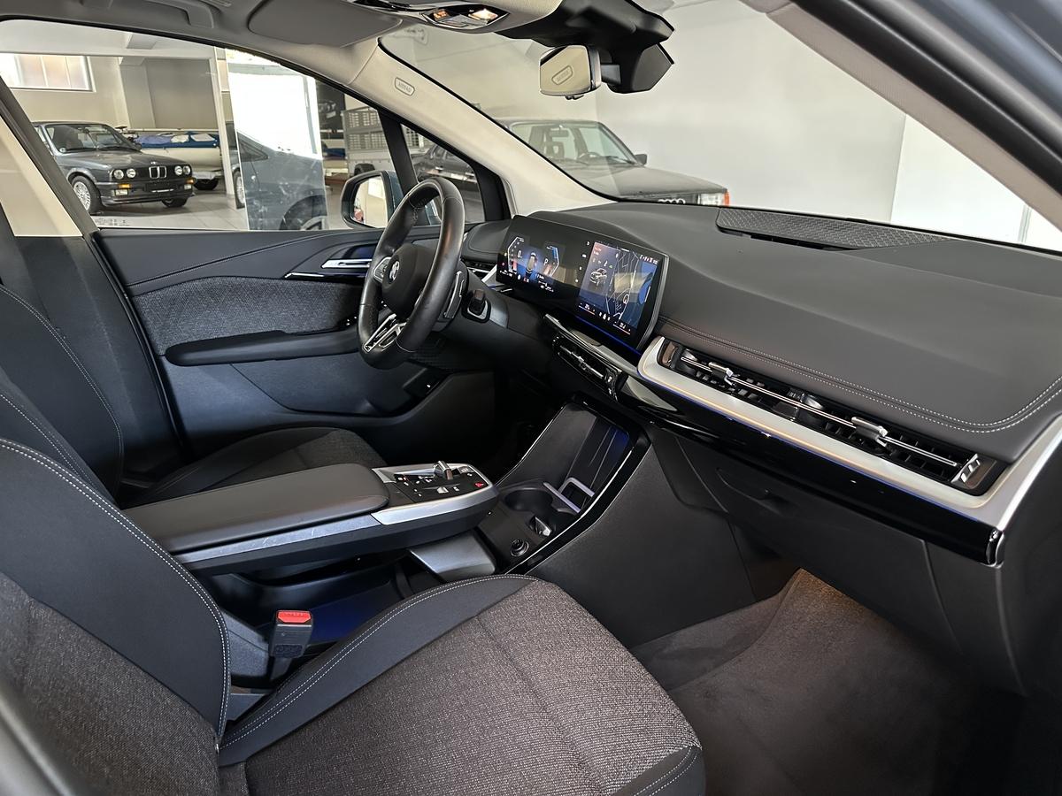 BMW 218 Active Tourer Kamera LED Navi PDC Sitzhz Car Play Keyl.