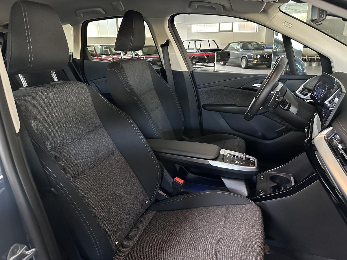 BMW 218 Active Tourer Kamera LED Navi PDC Sitzhz Car Play Keyl.