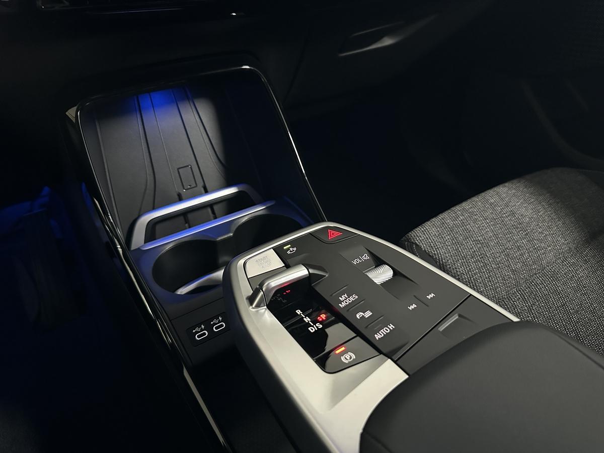 BMW 218 Active Tourer Kamera LED Navi PDC Sitzhz Car Play Keyl.