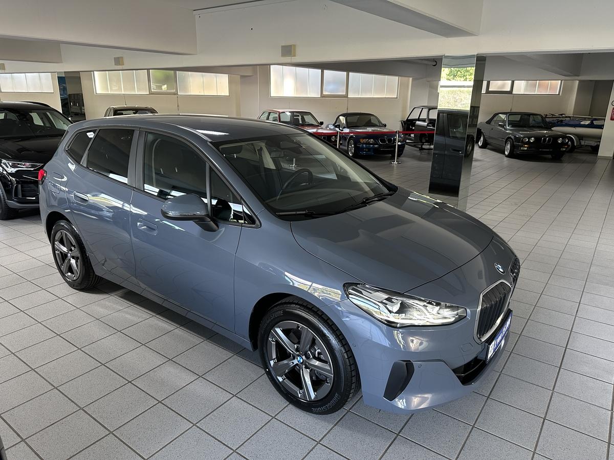 BMW 218 Active Tourer Kamera LED Navi PDC Sitzhz Car Play Keyl.